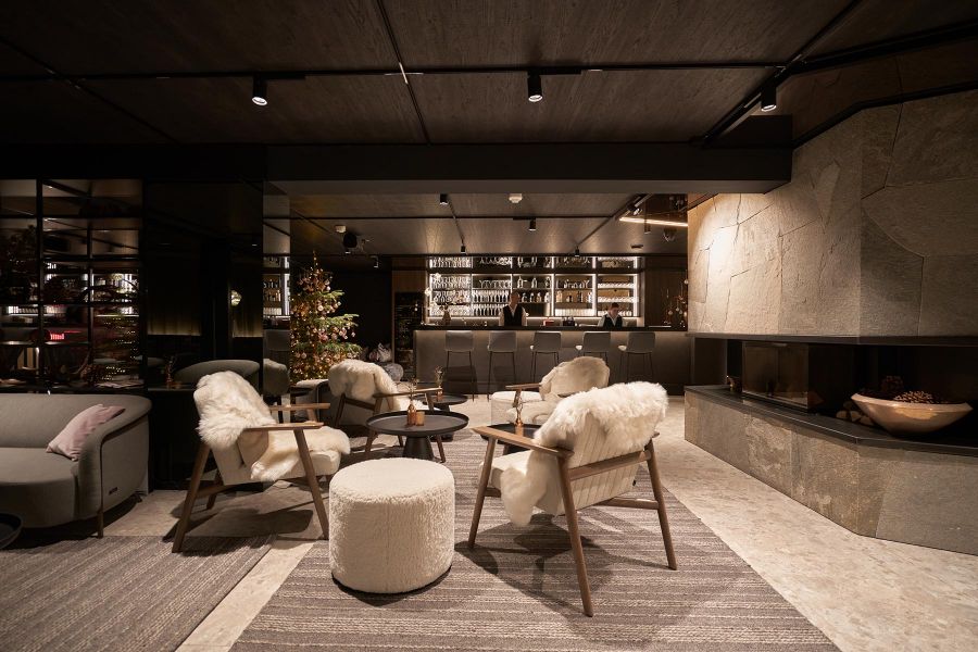Innenarchitektur von Lobby & Bar im Triforet Alpin Resort