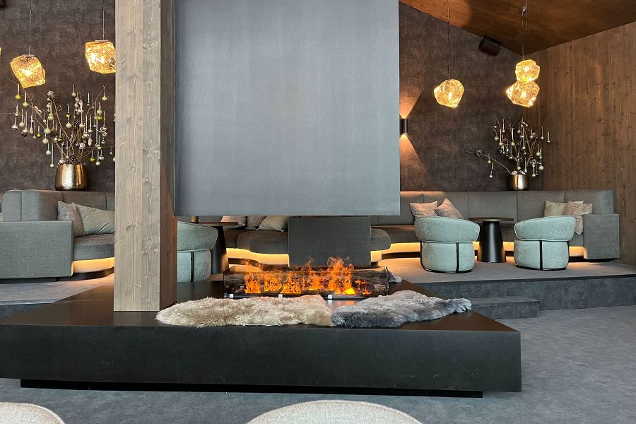 Hotel-Lounge-Einrichtung im alpinen Stil